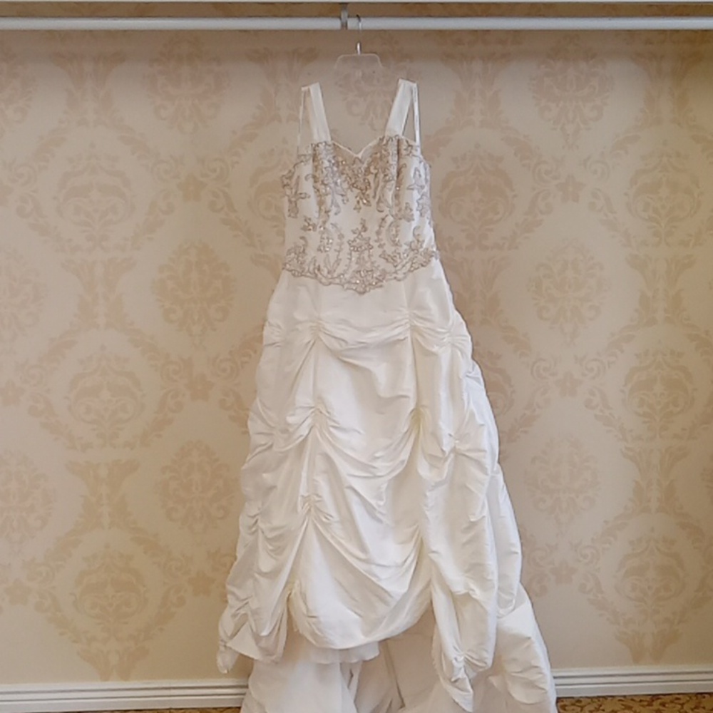 David's Bridal size 16 ivory wedding gown